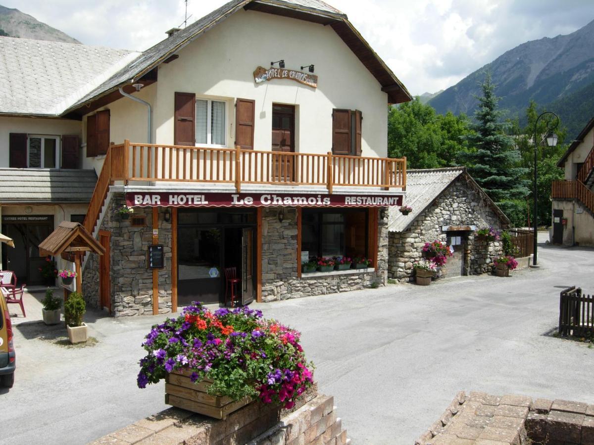 Hotel Restaurant Le Chamois Ancelle Exterior photo